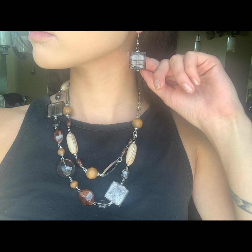 Women’s Premier Designs necklace with earrings